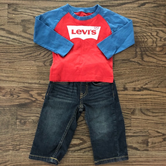 Levi's Other - LEVI’S Jeans and sweatshirt.